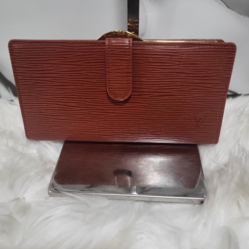 Louis Vuitton Bi-Fold Wallet Clasp Viennois Epi Kenya Brown